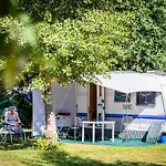 Camping Mobil Spacieux Avec Terrasse Pour 6 Personnes - Api-1-52-1438